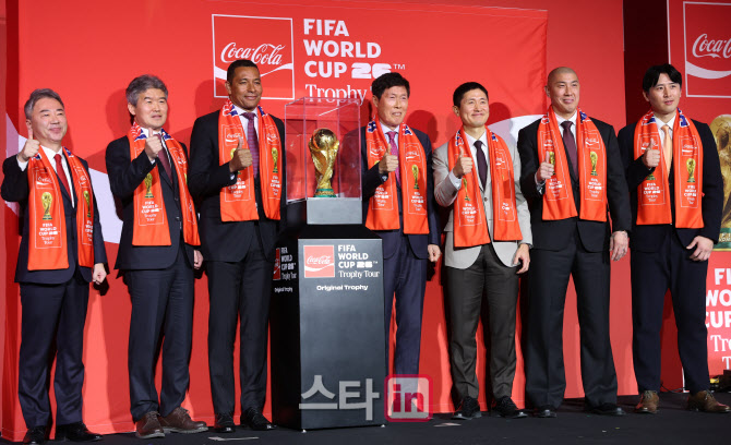 [포토]FIFA 월드컵 트로피 투어, 축구 레전드들의 엄지척