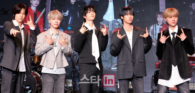 [포토]밴드 캐치더영, 첫 정규앨범 ‘이볼브(EVOLVE)' 발매 기념 쇼케이스