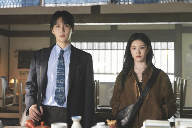 신선하지만 2% 아쉬운 K로코… 드라마 '이사통'[별의별 리뷰]
