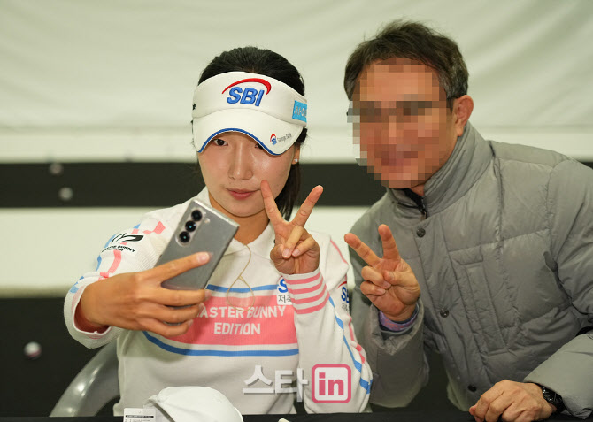 [포토]이동은,기념 셀카도 해드리죠