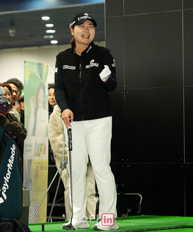 [포토]홍정민,버디 성공 주먹 불끈