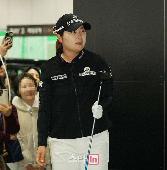 [포토]홍정민,티샷 방향을 살핀다