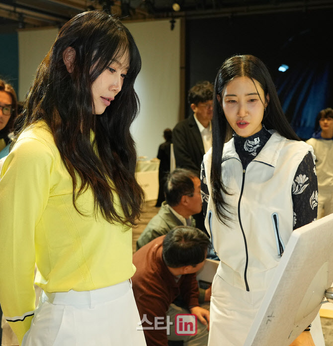[포토]김하늘-안근영,발 구조 확인해볼까요