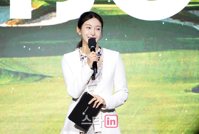 [포토]홍재경 아나운서,신제품 런칭 기념 행사 진행합니다