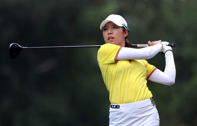 이미향, 블루베이 LPGA 2R 6언더파…“바람따라 클럽 5개 차이..퍼트 잘 떨어져"