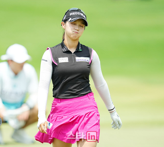[포토]박현경,아쉬움에 볼 빵빵