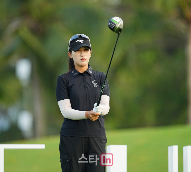 [포토]박서현,첫홀 버디를 노려본다