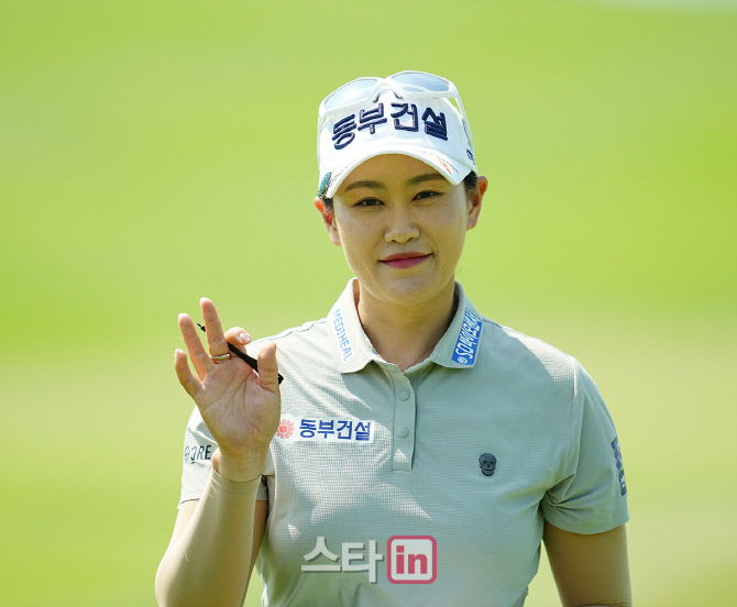 [포토]지한솔,최종일 차분한 손인사