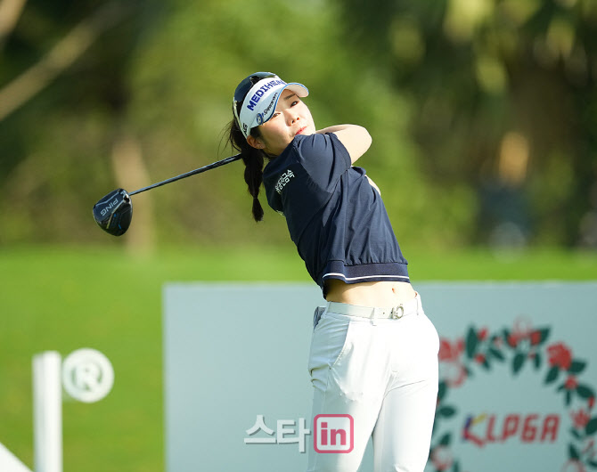 [포토]이소영,첫홀 티샷은 정확하게