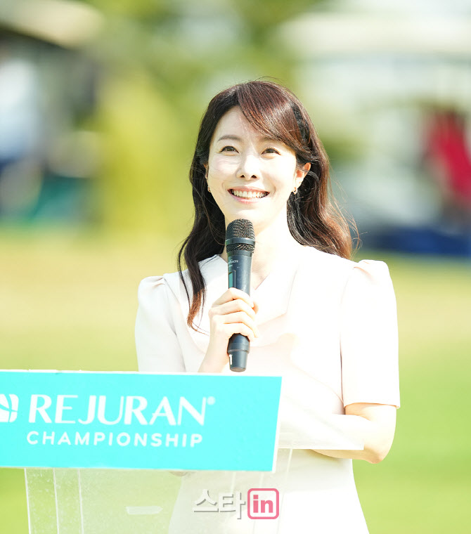 [포토]김미영 아나운서,미소로 진행합니다
