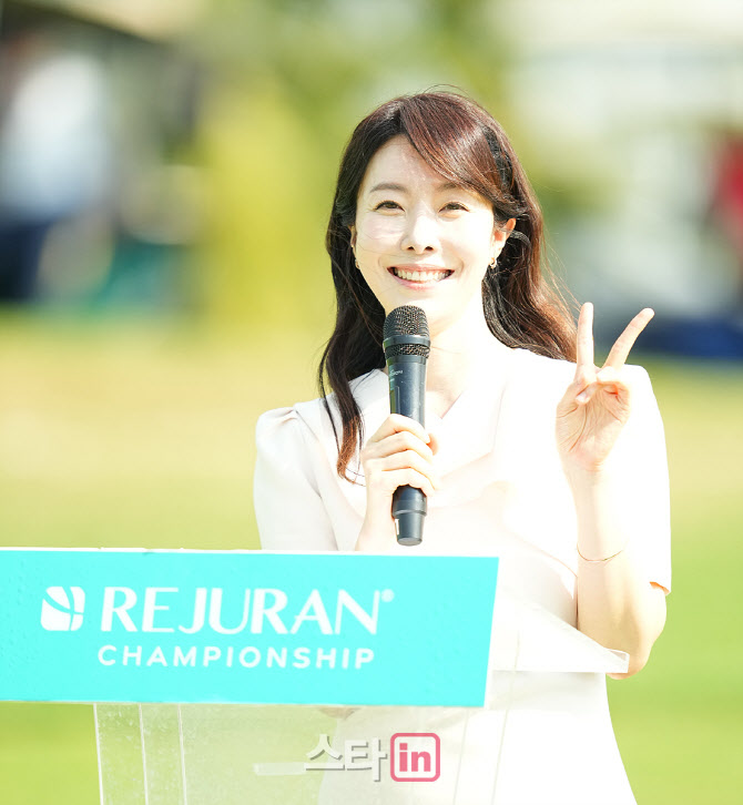 [포토]김미영 아나운서,오늘 진행도 문제없어요