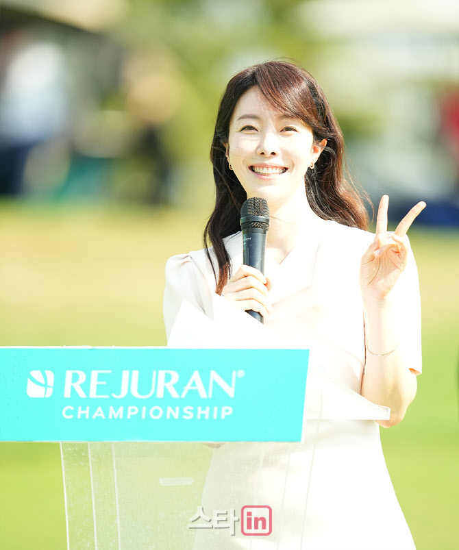 [포토]김미영 아나운서,상큼한 브이 미소