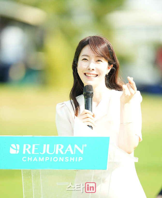 [포토]김미영 아나운서,수줍은 미소 하트