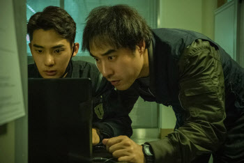 근육통 유발 액션… 드라마 '사냥개들2'