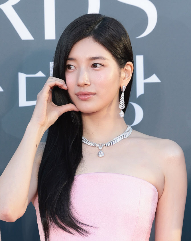 수지, 핑크빛 하트