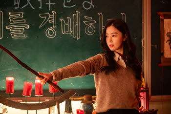 지금까지 이런 좀비영화는 없었다… '군체'[별의별 리뷰]