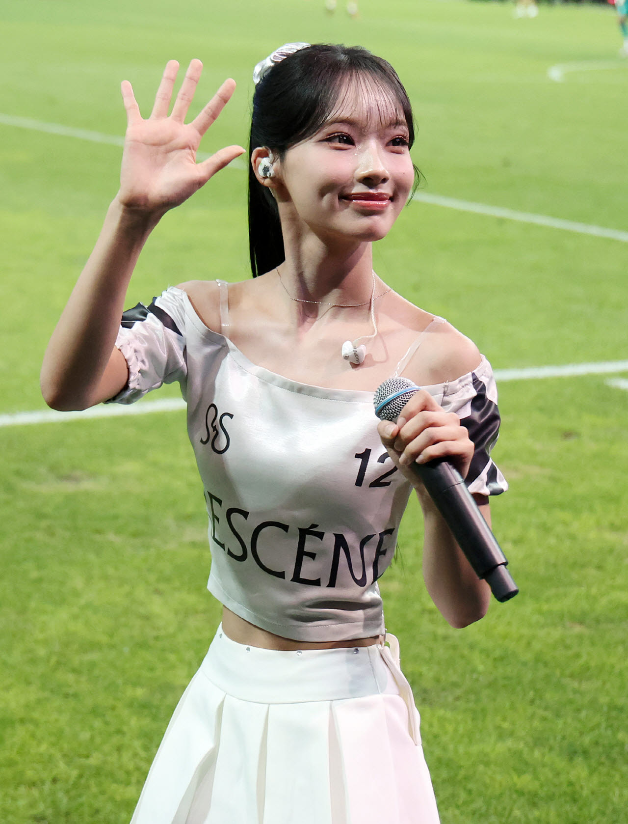리센느 원이, 귀엽게 손인사