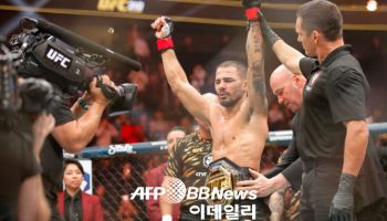 '플라이급 제왕' 판토자, 日아사쿠라에 UFC 매운맛 선물...서브미션 승리