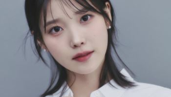 아이유, 연말 맞아 5억 '통 큰' 기부