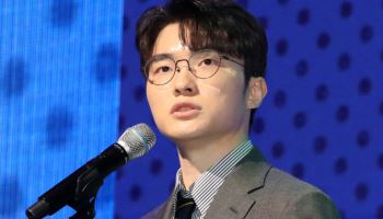 페이커 이상혁, ‘LCK 어워드’ 3관왕…제주항공 참사 추모까지