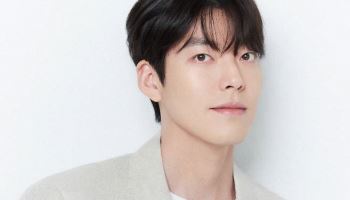 김우빈, 올해도 어린이 병동에 선물…"더 많은 기적 있길"