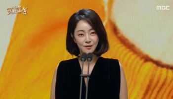 서효림, 눈물로 故 김수미 특별상 대리수상 "다함께 딛고 일어나길"