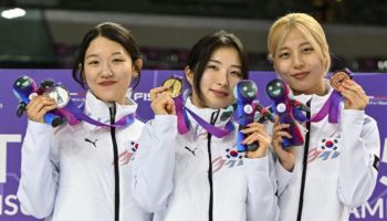 쇼트트랙 대표팀, U대회 1500m 남녀 싹쓸이... ‘김길리·김태성 金’