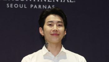 박재범, 가짜뉴스 유튜버 잡는다… 美 법원에 신원 확인 요청