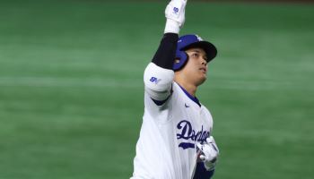 '역시 슈퍼스타' 오타니, 도쿄돔서 홈런포...다저스, 도쿄시리즈 2연승
