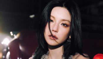 '솔로 변신' ITZY 예지. LG트윈스 승리기원 시구 던진다