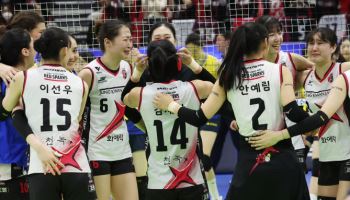 염혜선 부상투혼...정관장, 현대건설 꺾고 13년 만에 챔프전 진출