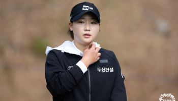 혼자 다른 골프장서 친 것 같은 김민솔…생소한 코스서 ‘나홀로 8언더’