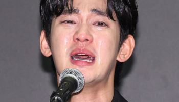 김수현 논란 4주째…"미성년 교제 아냐" 눈물→120억 소송