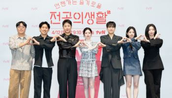 '언슬전' 신원호 감독 "'슬의생' 99즈 특별출연, 왜 매회 안나오냐고 따져"