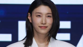 'MVP로 시작해 MVP로 끝냈다' 김연경, 만장일치 MVP...남자부는 허수봉