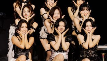 '월클' 트와이스, 콜드플레이 내한공연 화려하게 빛냈다