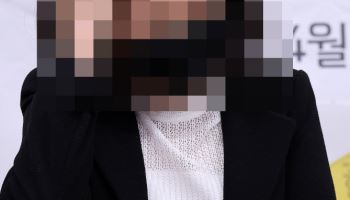 강제추행 피해 아이돌 母 "143엔터 대표, 신체접촉 거부에도 무시"