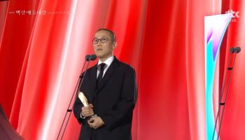 '아침바다 갈매기는' 감독 "계엄 덕분에 영화 개봉한 지도 몰라"