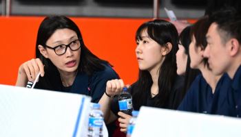 어드바이저로 변신한 '배구여제' 김연경, 지도자 수업 본격 돌입