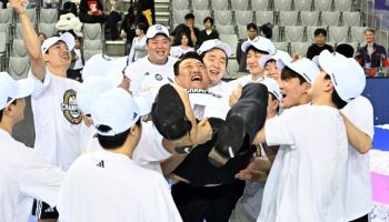 '명선수는 명감독이 될 수 없다?' 윤경신 감독은 예외였다