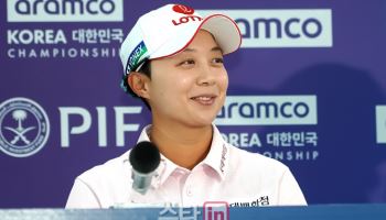LPGA 투어 대신 타이틀 방어 하러 온 김효주 "한국 팬 응원에 골프가 더 재밌어"