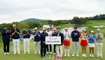 김하늘·이보미·최나연, 프로야구 레전드와 샷대결 완승..2500만 원 기부