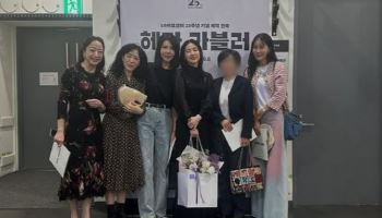 '현대家' 노현정·백지연과 이영애 연극 관람…김정은 초호화 인맥