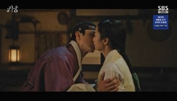 육성재X김지연, 애틋한 키스…시청률 10.7% 돌파 (귀궁)