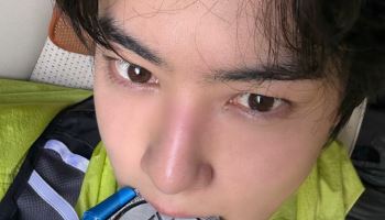 차은우, 메달 입에 물고 '찰칵'…"마라톤 11km 완주"