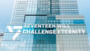 "영원에 도전"…세븐틴, 데뷔 10주년 하이브 사옥 래핑