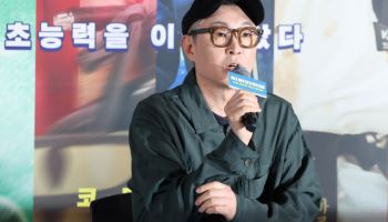 '하이파이브' 감독 "유아인 논란? 빛나는 배우들의 유쾌함으로 상쇄"