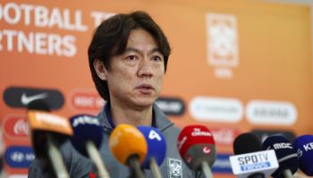 'WC 본선행 눈앞' 홍명보호, 결전의 땅 이라크 출국..."이제 두 경기 남았다"