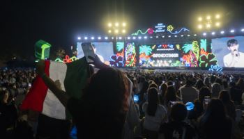 "휴가 온 기분"… 취향저격 음악축제 '위버스콘 페스티벌"(종합)