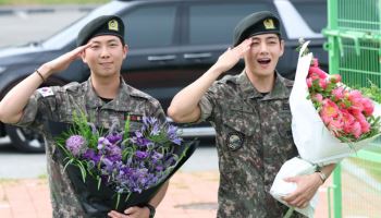 "부대→무대 복귀할 것"… BTS RM·뷔 늠름하게 전역(종합)
